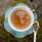 Thé noir Assam, Inde du Sud, citronnelle, écorces d'orange, arôme naturel de bergamote, verveine entière, écorces de citron, pétales de rose, fleurs de bleuet